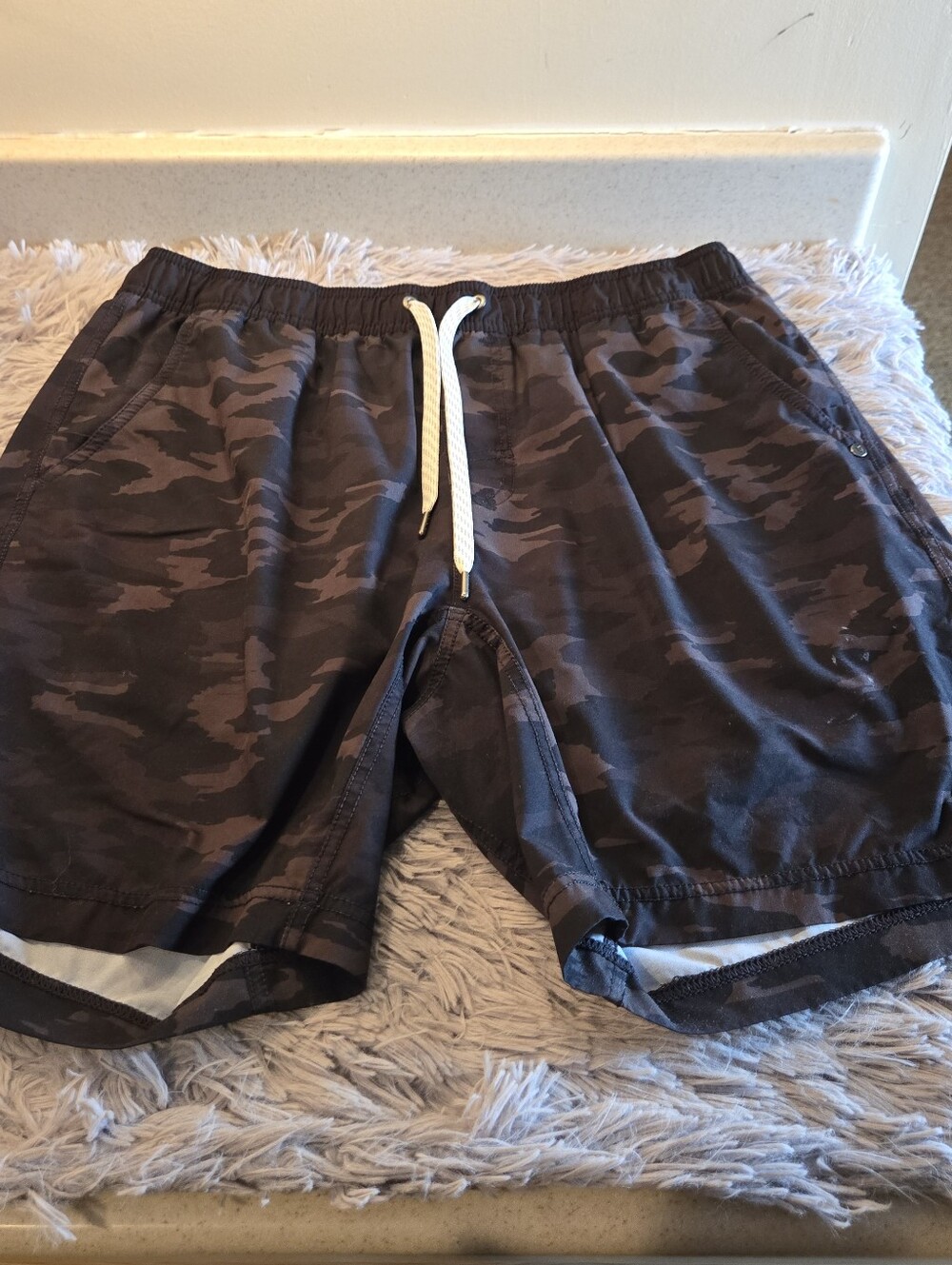 Vuori Shorts  Lined Black Camo Quick Dry Lightweight Size XLarge - Picture 5 of 15